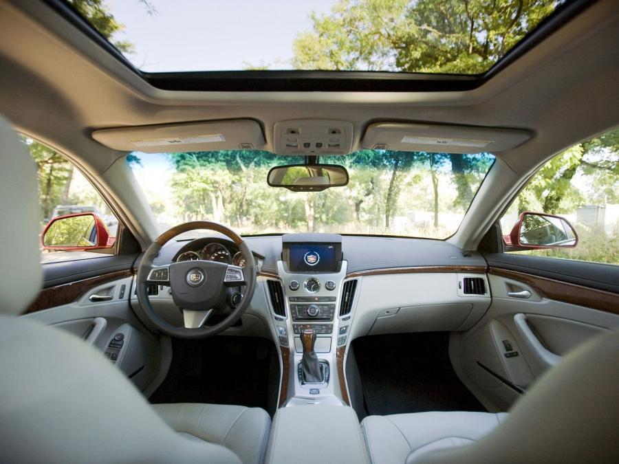  Cadillac CTS Sport Wagon 2009 года  (фото 19 из 28)